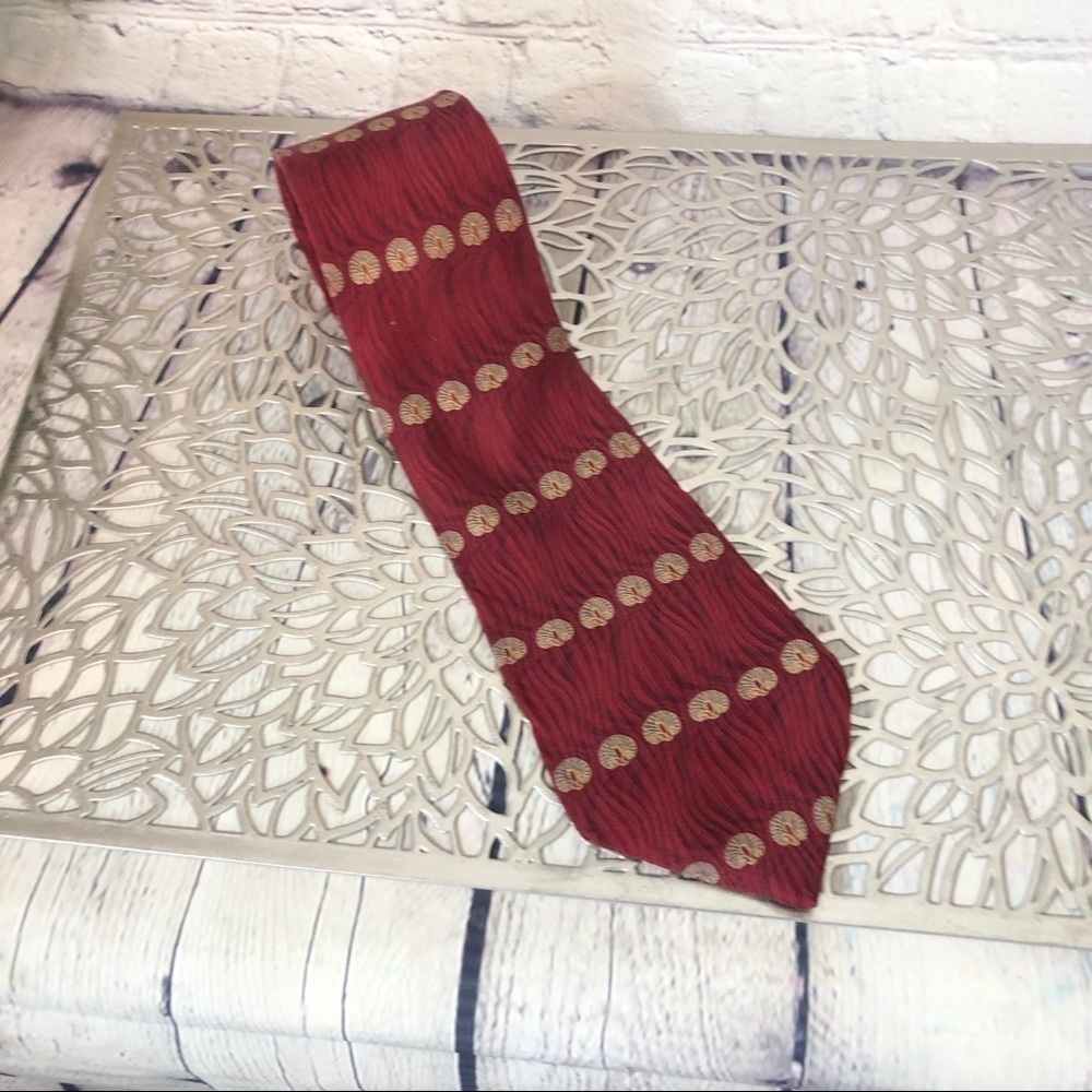 Red and Tan Seashells Design Dress Men Tie
